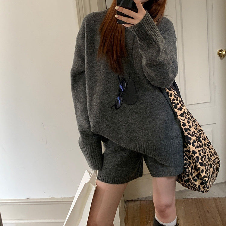 Damer Oversized Stickad tröja med asymmetrisk skärning och breda ärmar Mirla-Eva Jonsson