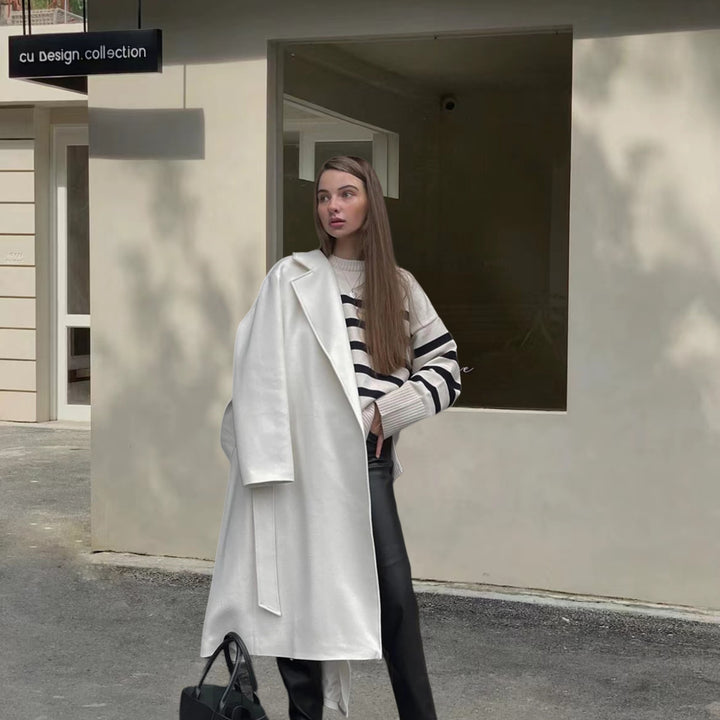 Damer Oversized Stickad tröja med hög krage och trendigt randigt mönster Mirla-Eva Jonsson