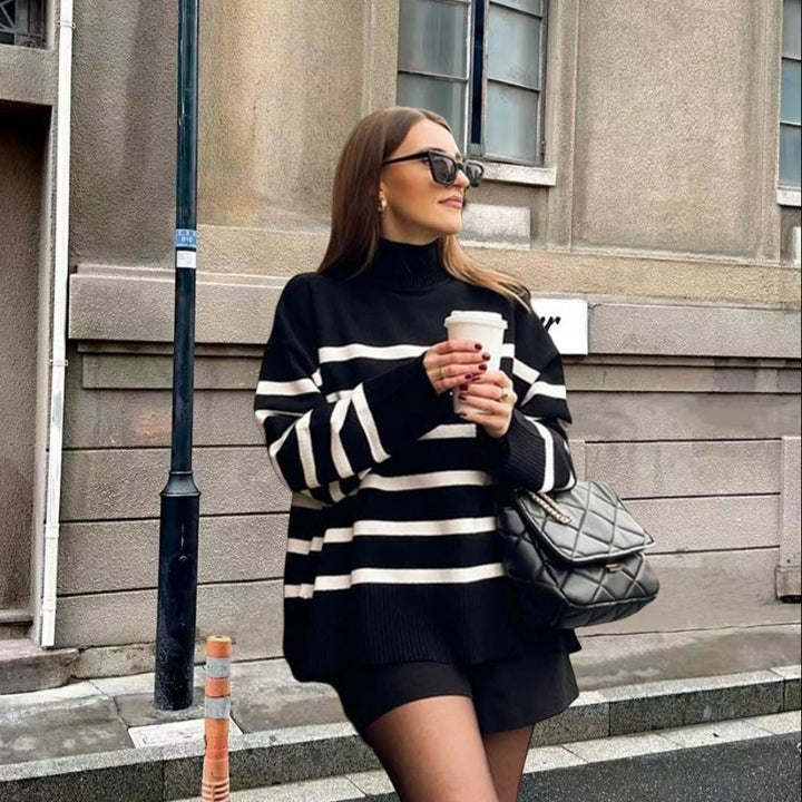 Damer Oversized Stickad tröja med hög krage och trendigt randigt mönster Mirla-Eva Jonsson