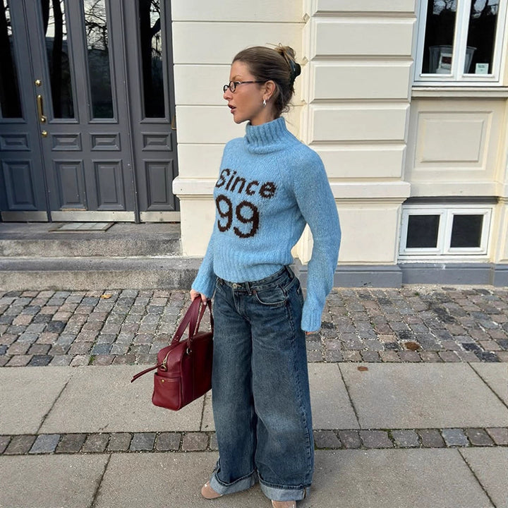 Damer Oversized Stickad tröja med hög krage och unik text Mirla-Eva Jonsson
