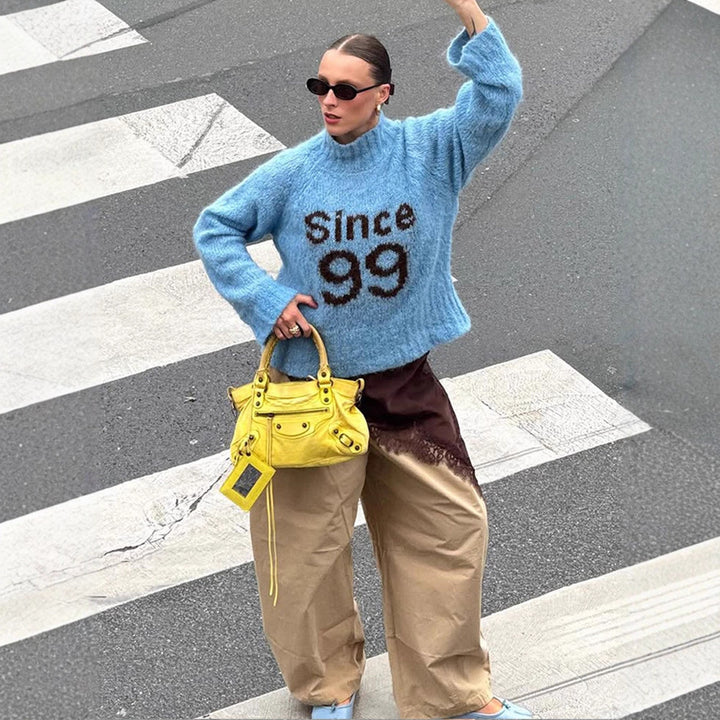 Damer Oversized Stickad tröja med hög krage och unik text Mirla-Eva Jonsson