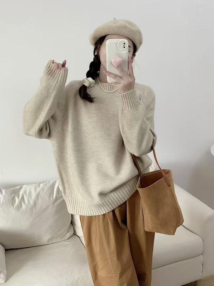 Damer Oversized Stickad tröja med vid skärning och mjukt flödande material Mirla-Eva Jonsson