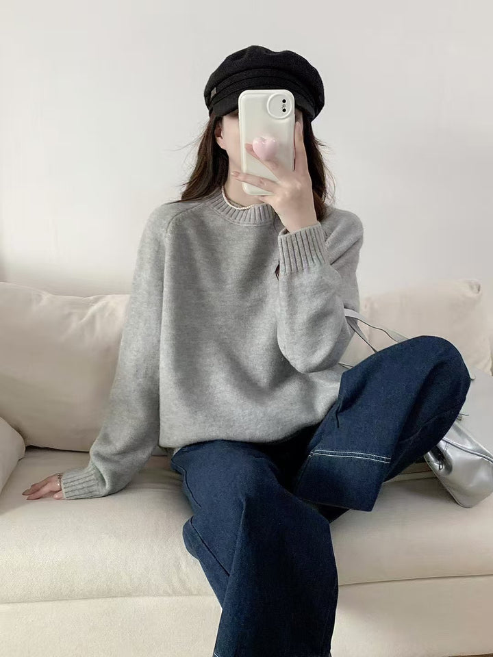 Damer Oversized Stickad tröja med vid skärning och mjukt flödande material Mirla-Eva Jonsson