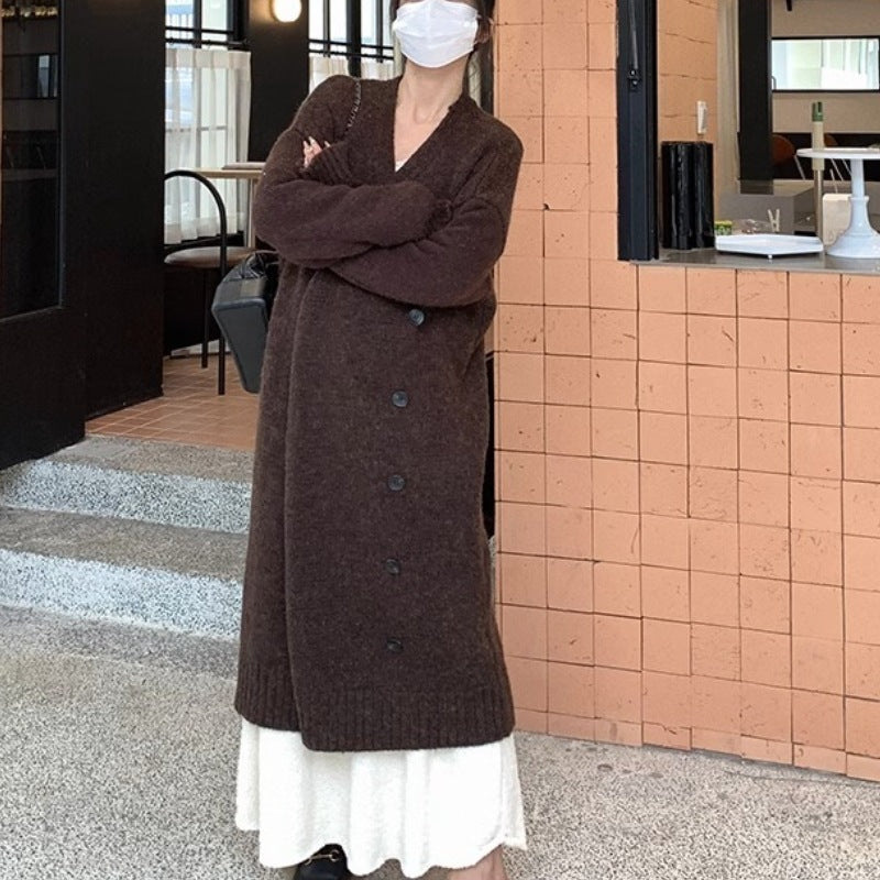 Damer Oversized Stickjacka med Trendiga Knappdetaljer och Sidelommer Mirla-Eva Jonsson
