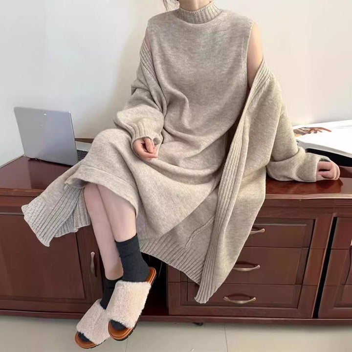 Damer Oversized Stickklänning med hög krage och öppna ärmar Mirla-Eva Jonsson