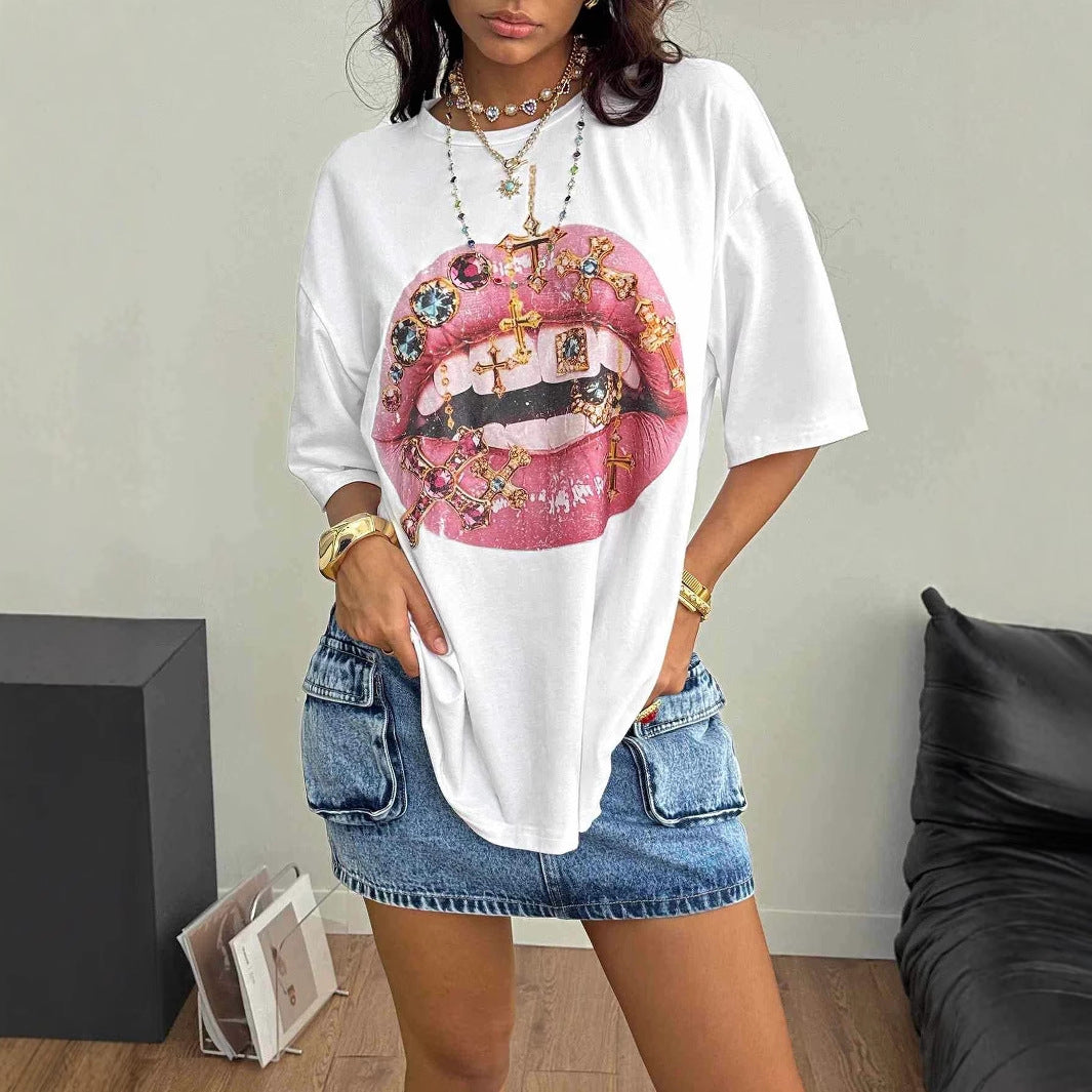 Damer Oversized T-shirt med kreativ läpp- och smyckedesign Mirla-Eva Jonsson
