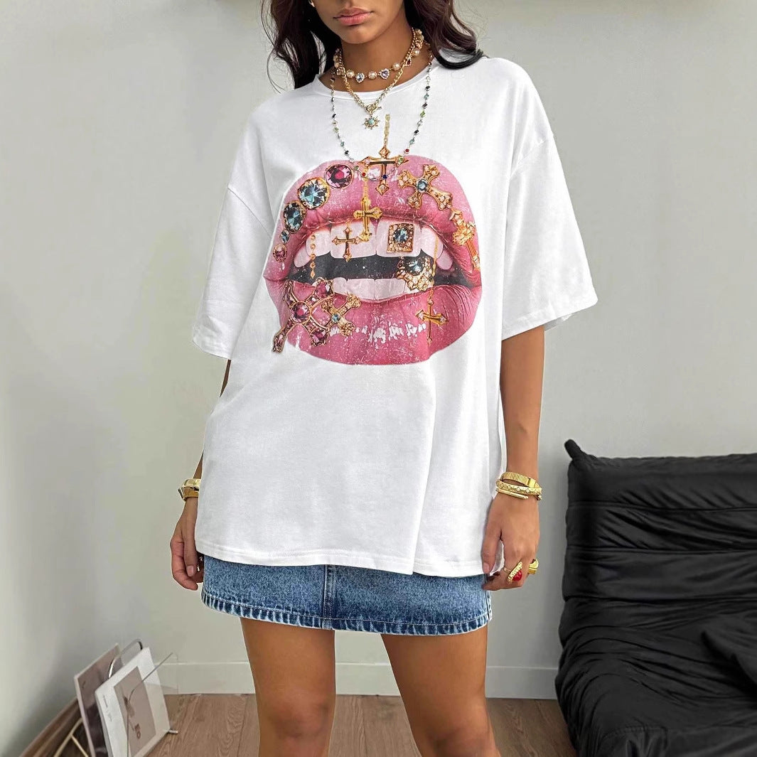 Damer Oversized T-shirt med kreativ läpp- och smyckedesign Mirla-Eva Jonsson