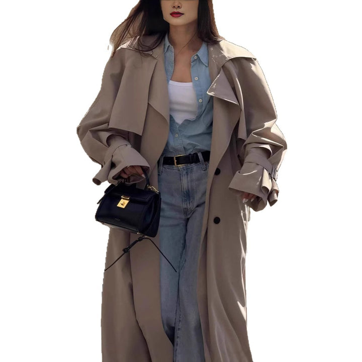 Damer Oversized Trenchcoat med detaljrika draperingar och moderiktig skärning Mirla-Eva Jonsson