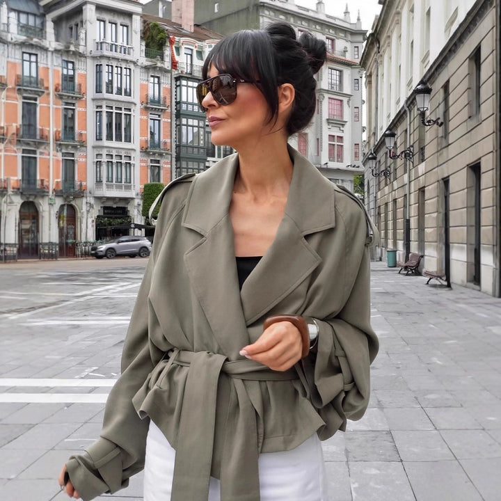 Damer Oversized Trenchcoat med figursydd bälte och voluminösa ärmar Mirla-Eva Jonsson