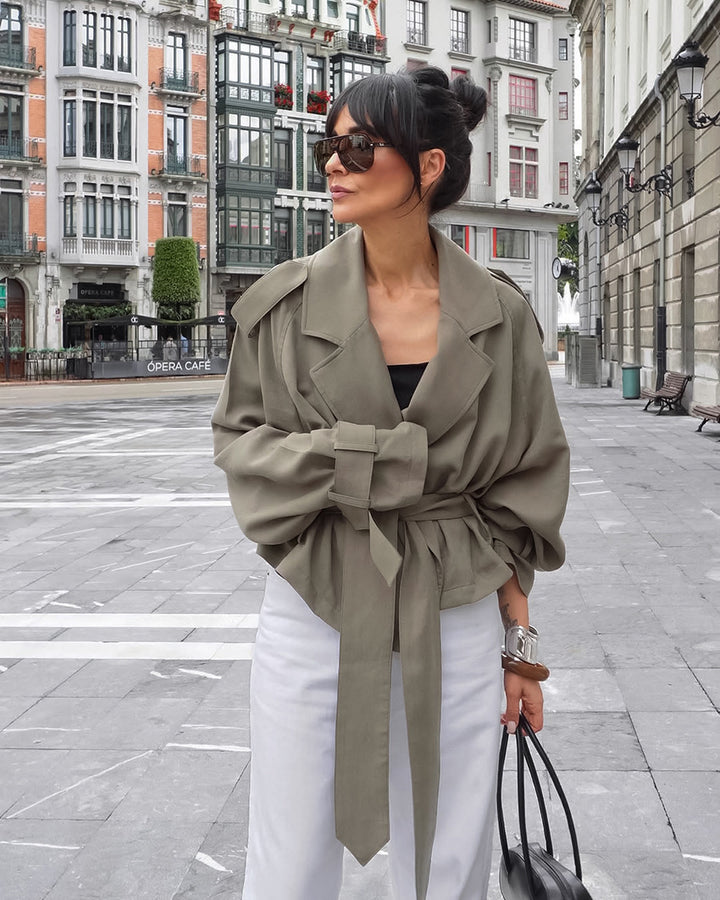 Damer Oversized Trenchcoat med figursydd bälte och voluminösa ärmar Mirla-Eva Jonsson