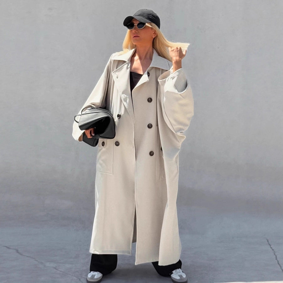 Damer Oversized Trenchcoat med kreativ skärning och unika detaljer Mirla-Eva Jonsson