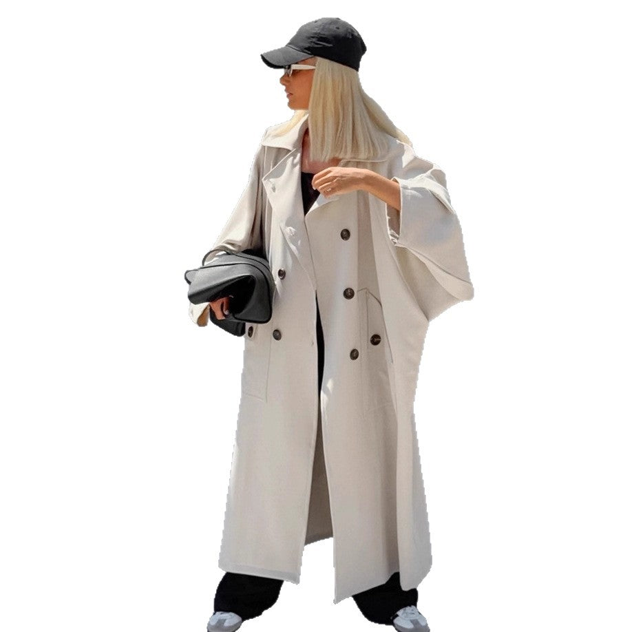 Damer Oversized Trenchcoat med kreativ skärning och unika detaljer Mirla-Eva Jonsson