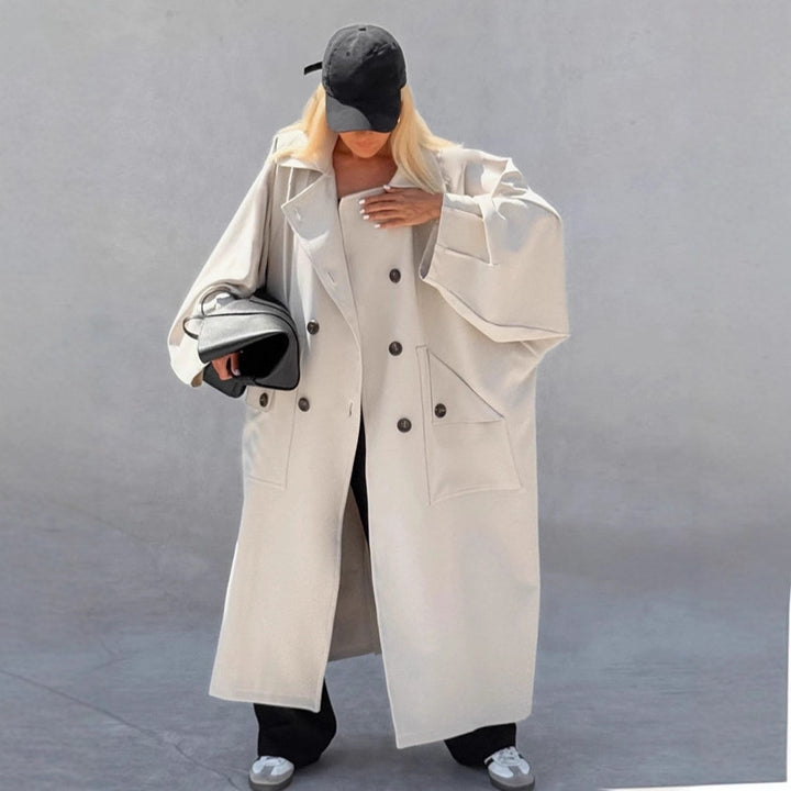 Damer Oversized Trenchcoat med kreativ skärning och unika detaljer Mirla-Eva Jonsson