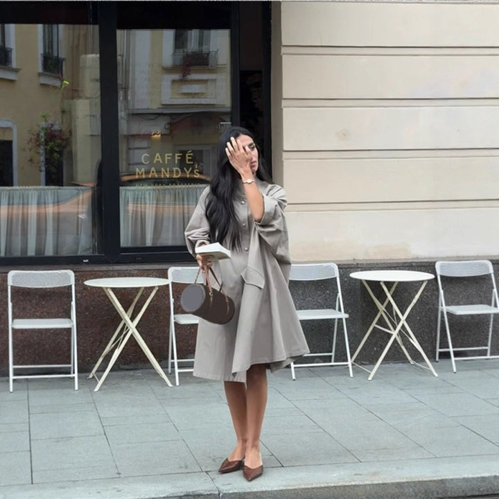 Damer Oversized Trenchcoat med minimalistiska knapppdetaljer Mirla-Eva Jonsson