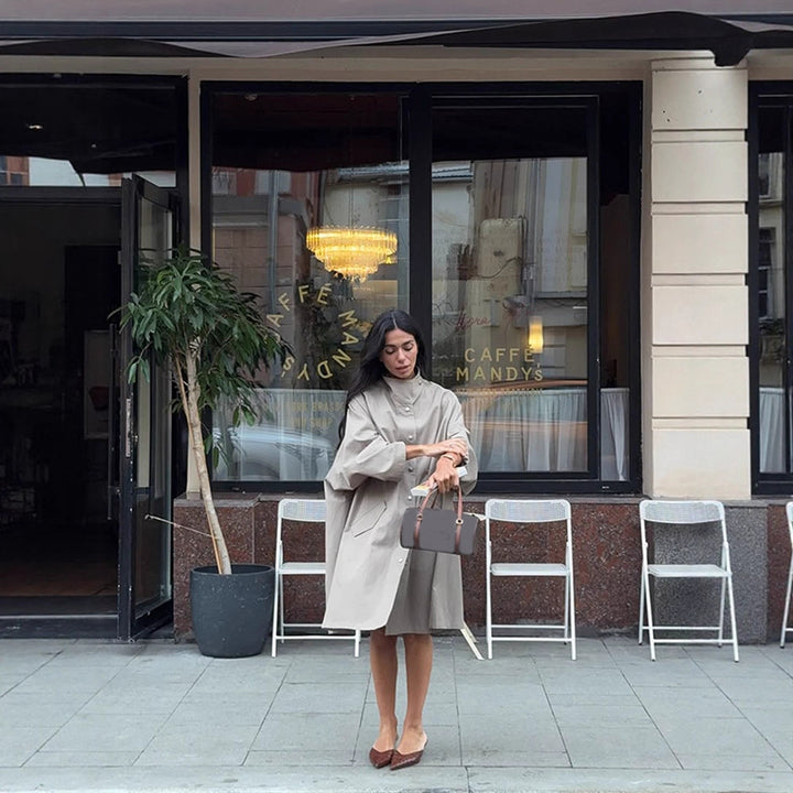Damer Oversized Trenchcoat med minimalistiska knapppdetaljer Mirla-Eva Jonsson