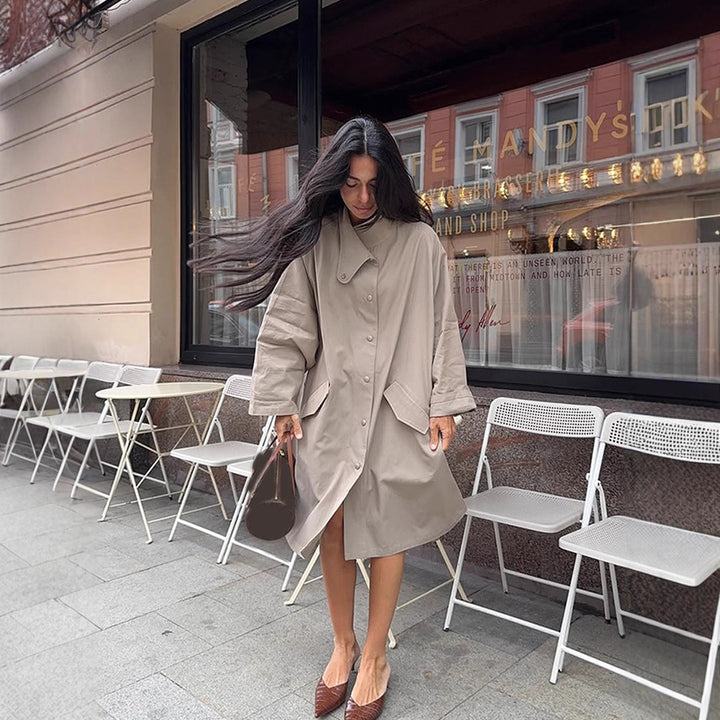Damer Oversized Trenchcoat med minimalistiska knapppdetaljer Mirla-Eva Jonsson