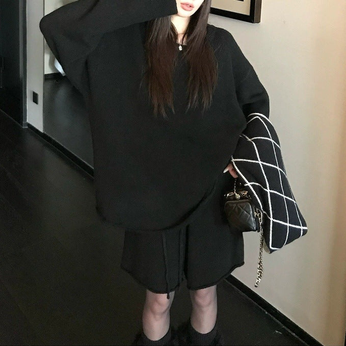 Damer Oversized Tröja med asymmetrisk skärning och moderiktig krage Mirla-Eva Jonsson