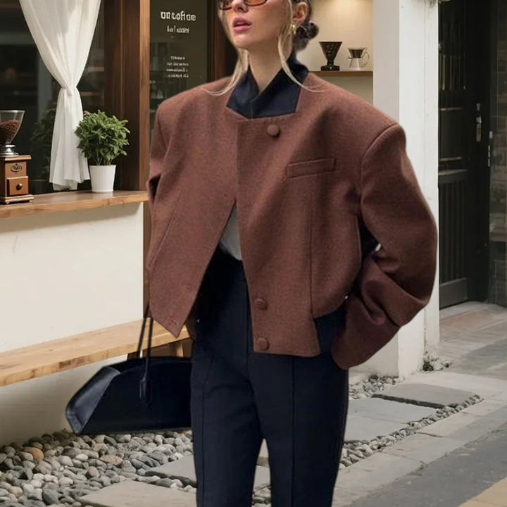 Damer Oversized Ulljacka med hög krage och modern skärning Mirla-Eva Jonsson