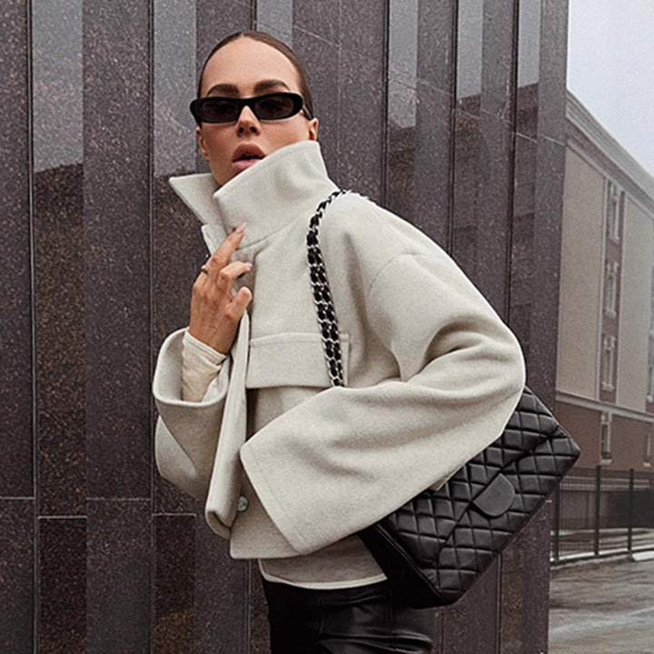 Damer Oversized Ulljacka med knapplist och praktiska fickor Mirla-Eva Jonsson