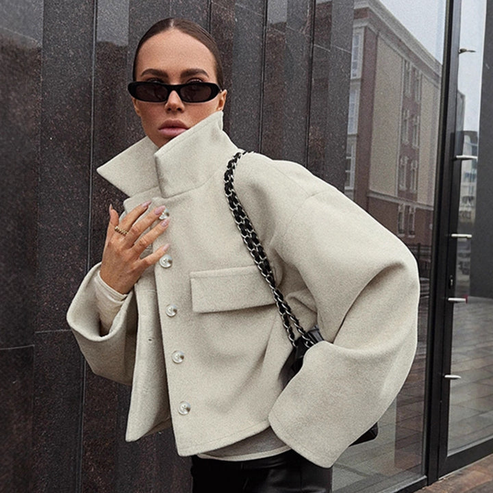 Damer Oversized Ulljacka med knapplist och praktiska fickor Mirla-Eva Jonsson