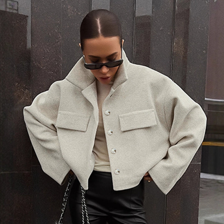 Damer Oversized Ulljacka med knapplist och praktiska fickor Mirla-Eva Jonsson
