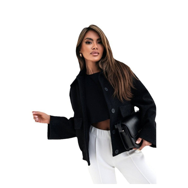 Damer Oversized Wooljacka med moderna knappdetaljer och praktiska fickor Mirla-Eva Jonsson