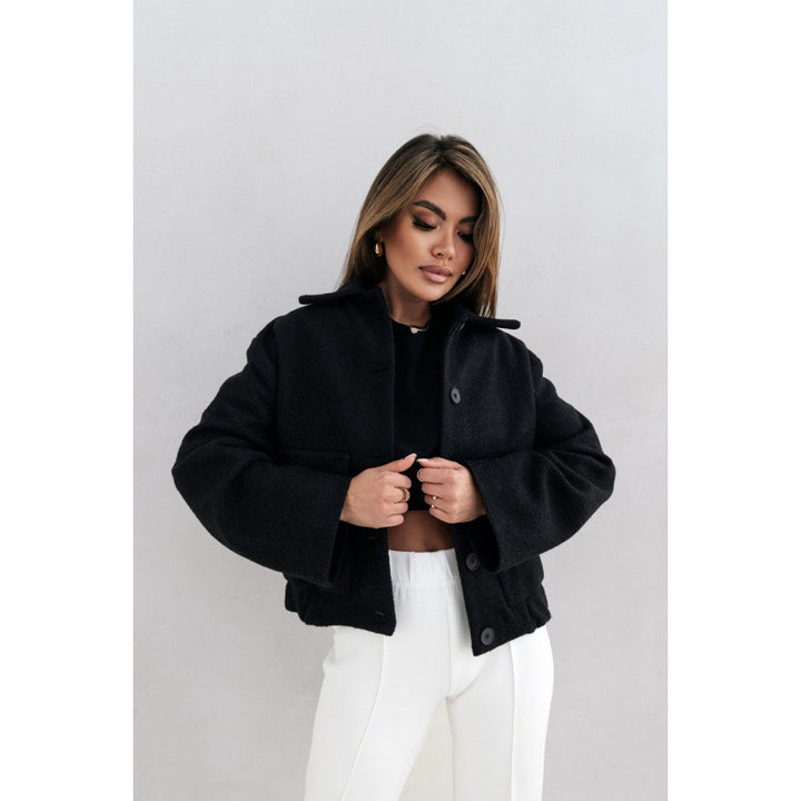 Damer Oversized Wooljacka med moderna knappdetaljer och praktiska fickor Mirla-Eva Jonsson