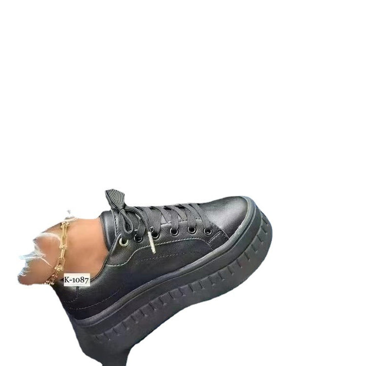 Damer Plateau Sneakers med glänsande yta och modebetonade accenter Mirla-Eva Jonsson