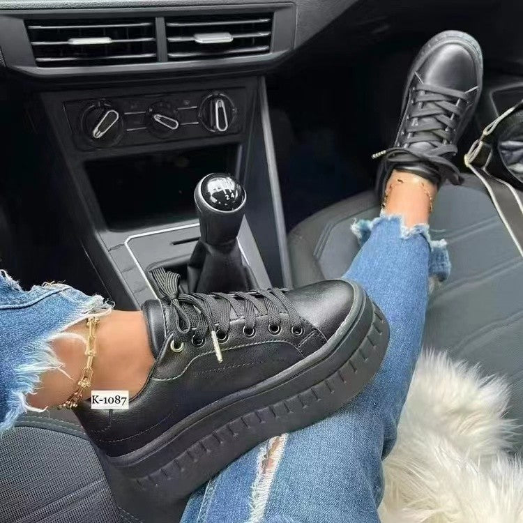 Damer Plateau Sneakers med glänsande yta och modebetonade accenter Mirla-Eva Jonsson