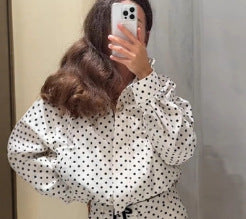 Damer Polka-Dot Blus- och Shorts-set med oversized passform och hög krage Mirla-Eva Jonsson