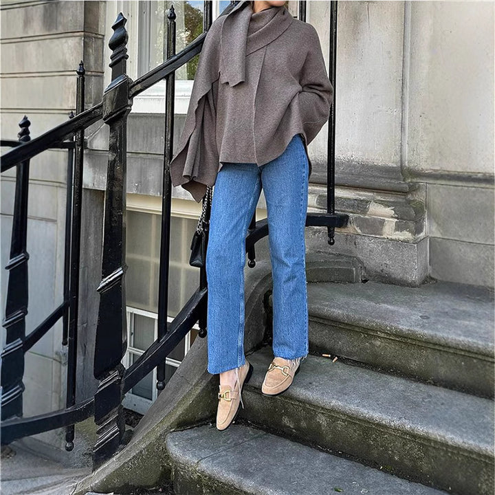 Damer Poncho i högkvalitativt stickmaterial med asymmetrisk design Mirla-Eva Jonsson