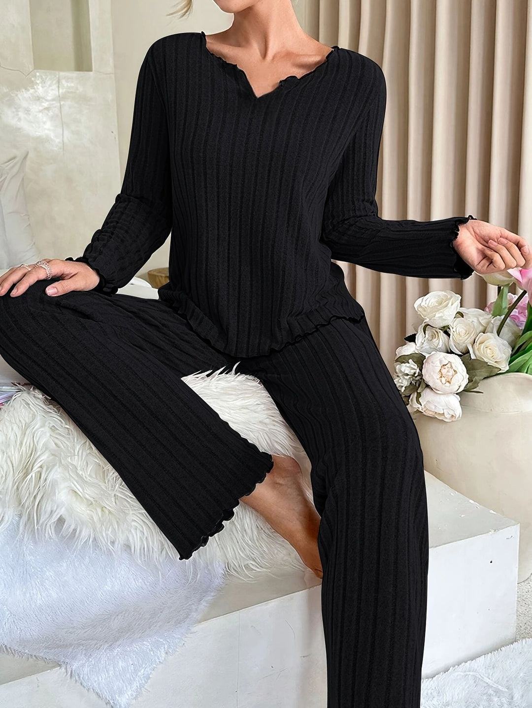 Damer Pyjamaset med eleganta volangdetaljer Mirla-Eva Jonsson