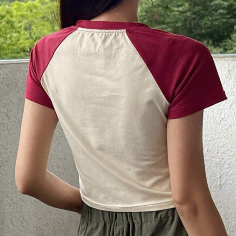 Damer Raglan-Crop-Shirt med iögonfallande stjärnmotiv Mirla-Eva Jonsson