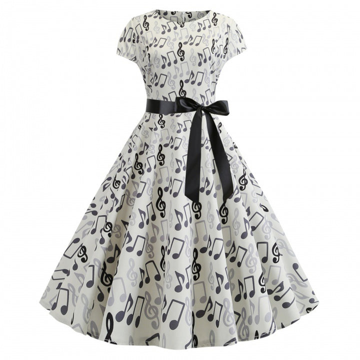 Damer Rockabilly Klänning med Musikaliskt Motiv och Figursydd Design Mirla-Eva Jonsson