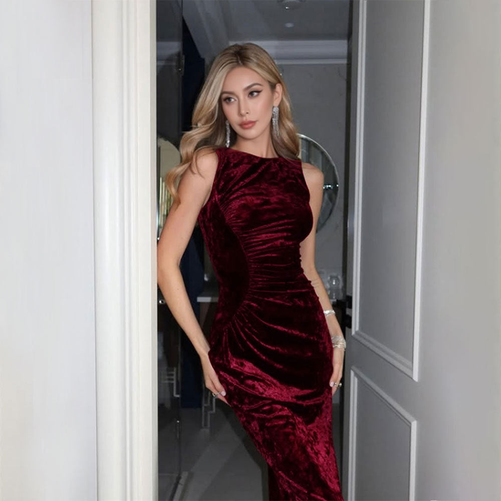 Damer Sammet Kvällsklänning med Fitted Cut och Raffinerade Drapering Detaljer Mirla-Eva Jonsson