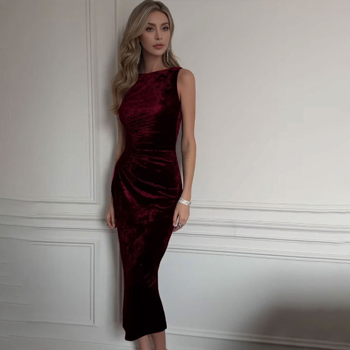 Damer Sammet Kvällsklänning med Fitted Cut och Raffinerade Drapering Detaljer Mirla-Eva Jonsson