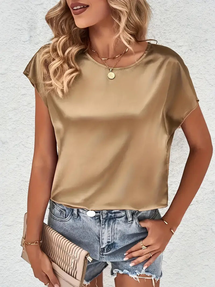Damer Satin T-shirt med Elegant Vattenfallsutskärning och Enkla Detaljer Mirla-Eva Jonsson