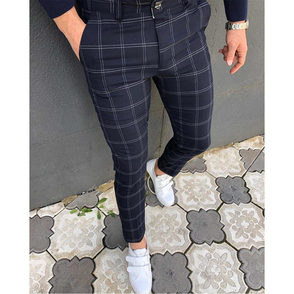 Damer Slim-Fit Rutiga Byxor med elastisk midja och modernt design Mirla-Eva Jonsson