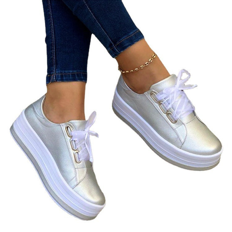 Damer Sneakers med Moderiktigt Platå och Blänkande Ovanmaterial Mirla-Eva Jonsson