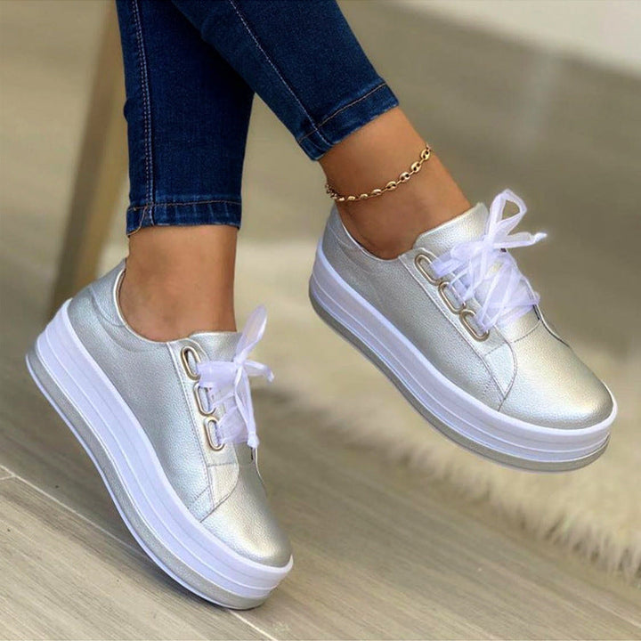 Damer Sneakers med Moderiktigt Platå och Blänkande Ovanmaterial Mirla-Eva Jonsson