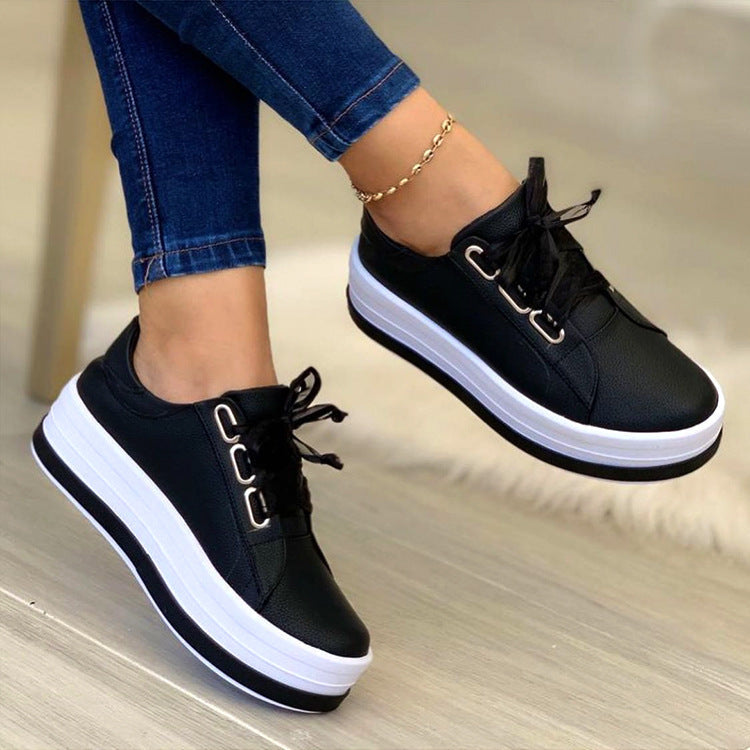 Damer Sneakers med Moderiktigt Platå och Blänkande Ovanmaterial Mirla-Eva Jonsson