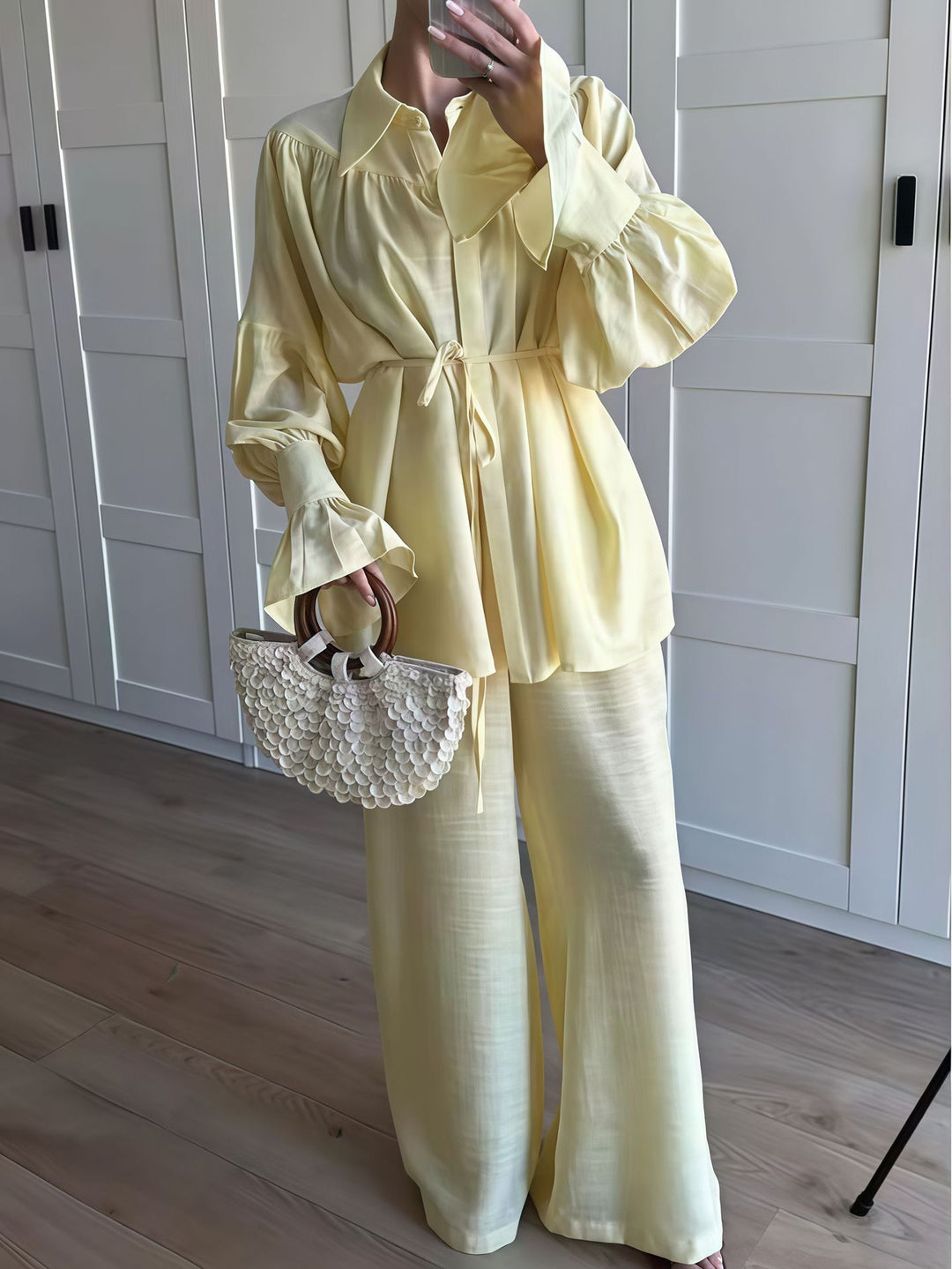 Damer Snygg blus och vida byxor i elegant stil Mirla-Eva Jonsson