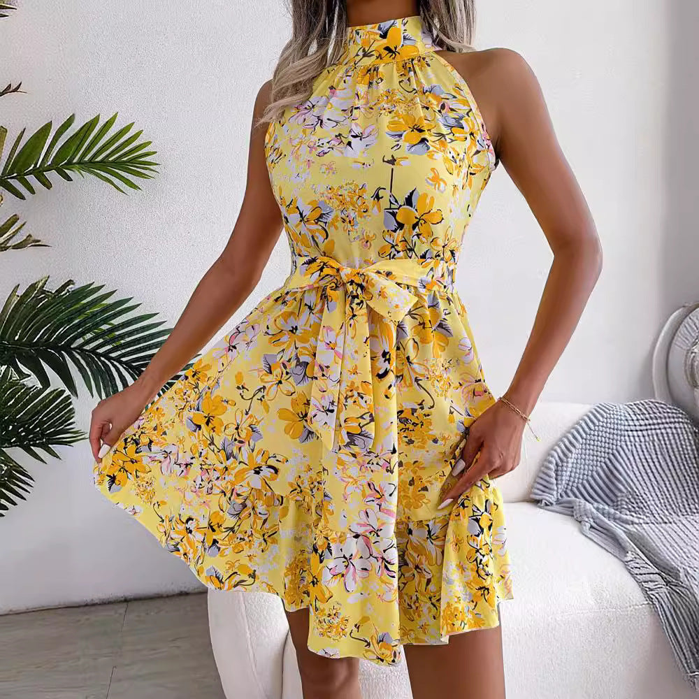 Damer Sommar Mini Klänning med Elegant Urringning och Blommiga Detaljer Mirla-Eva Jonsson