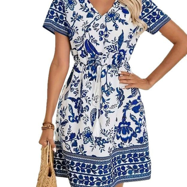 Damer Sommarinspirerad Wrap-klänning med blommönster och midjesnörning Mirla-Eva Jonsson