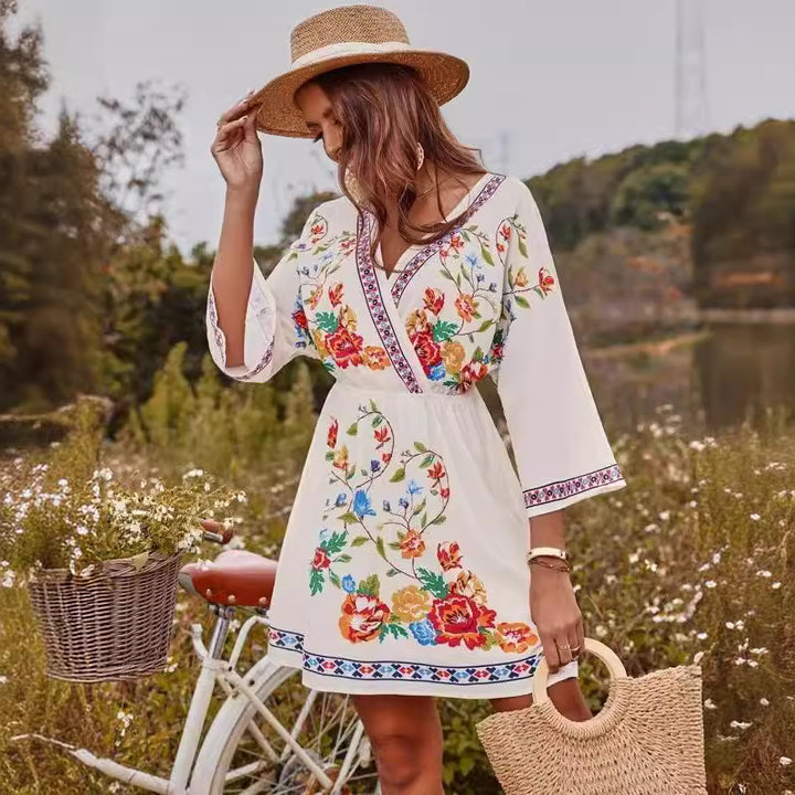 Damer Sommarklänning med raffinerade broderidetaljer Mirla-Eva Jonsson