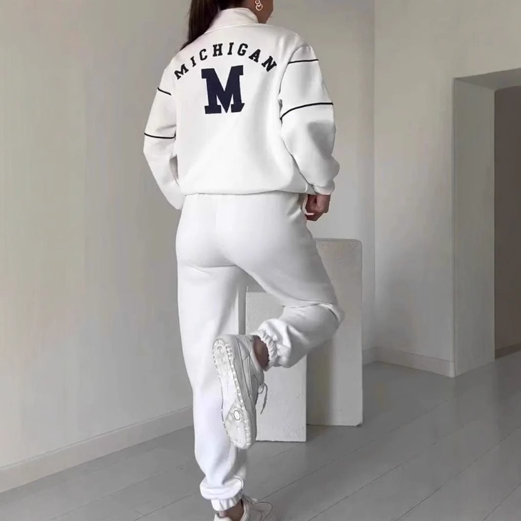 Damer Sportig Fritidsdress med hög krage och kontrastsömmar Mirla-Eva Jonsson