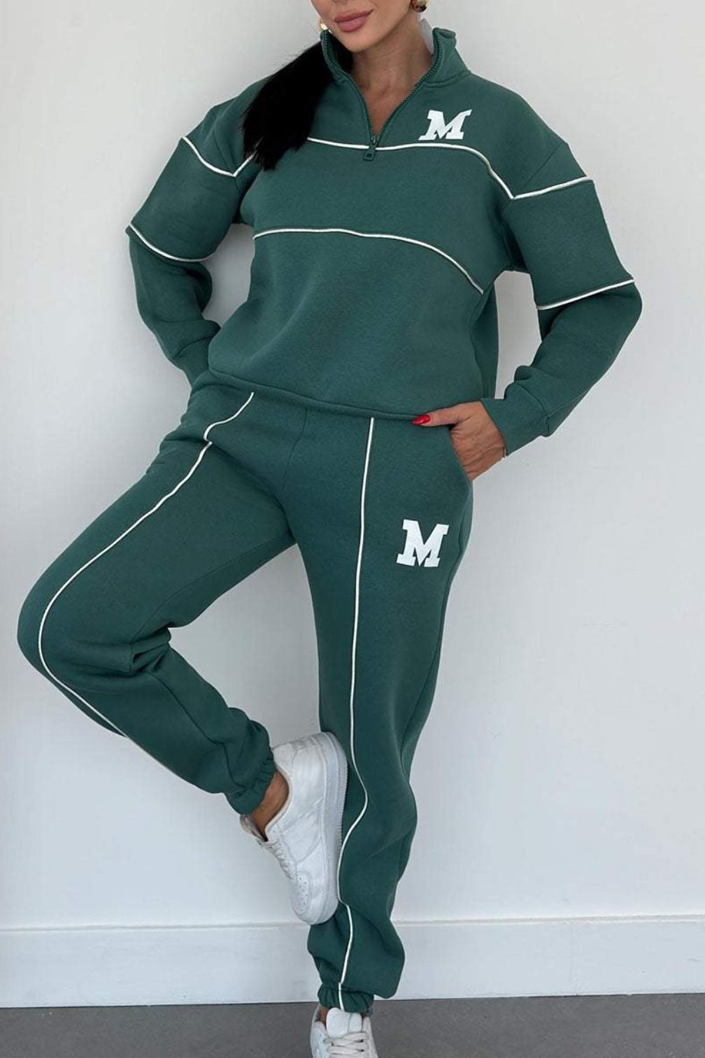 Damer Sportig Fritidsdress med hög krage och kontrastsömmar Mirla-Eva Jonsson