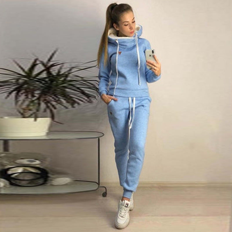 Damer Sportig Hoodie med hög krage och stiliga detaljer Mirla-Eva Jonsson