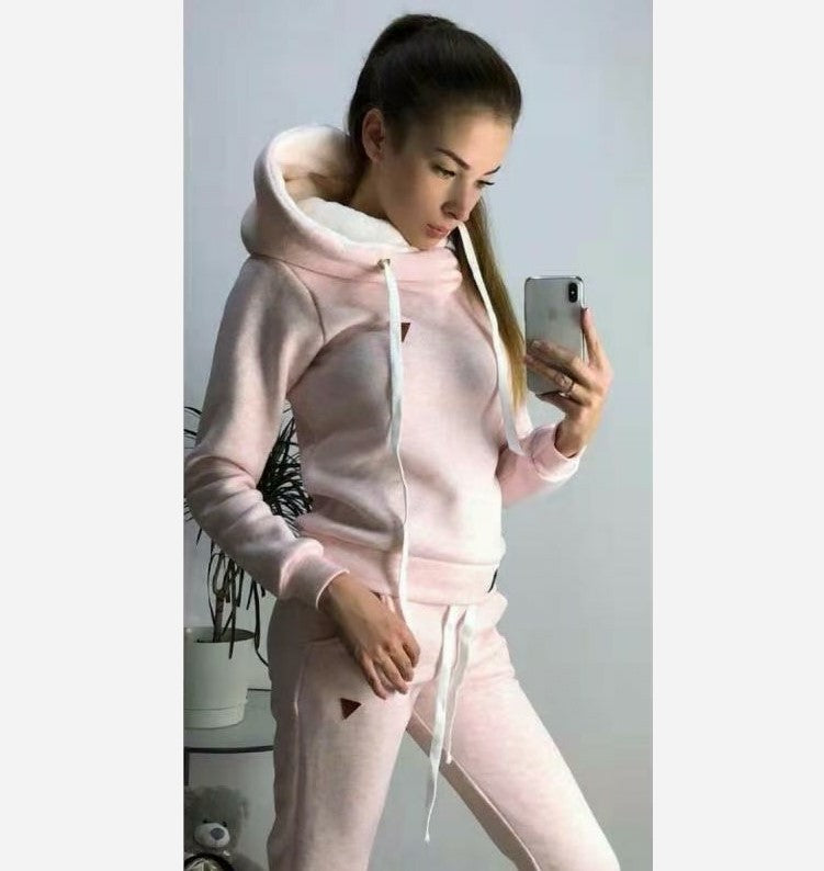 Damer Sportig Hoodie med hög krage och stiliga detaljer Mirla-Eva Jonsson
