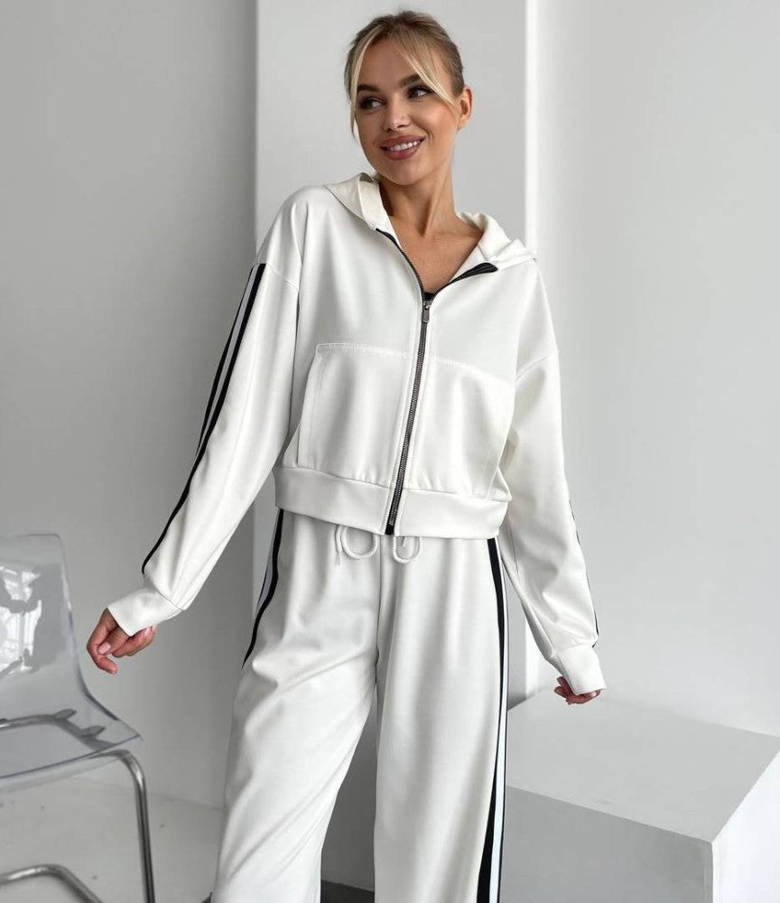 Damer Sportig huvtröja med elegant snitt av Mirla-Eva Jonsson